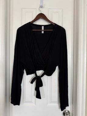 Jolie Los Angeles Black Bell Sleeve Wrap Tie Front Size M